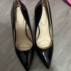 Rouge Helium Glossy Black Heels